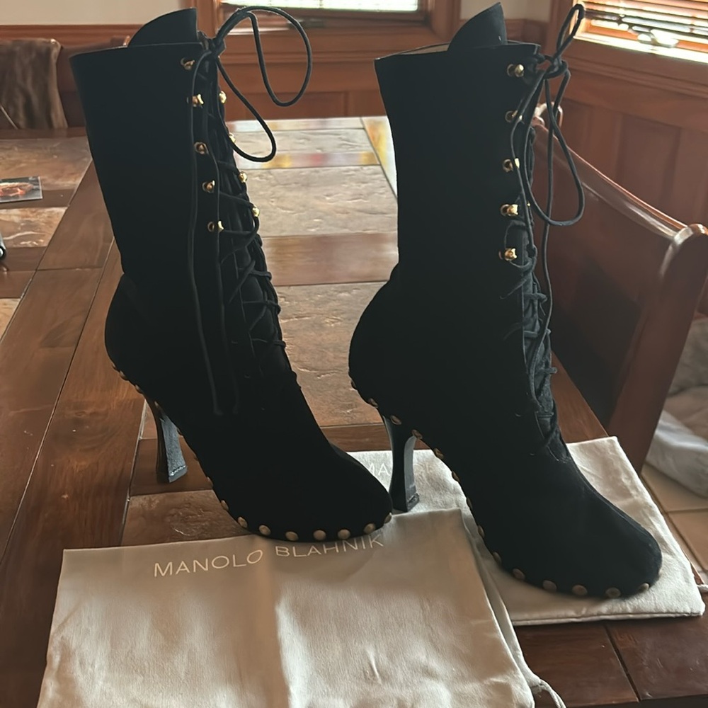 Manolo Blahnik suede Tie-up Ankle Books;Made in Italy size 39 (8 US)